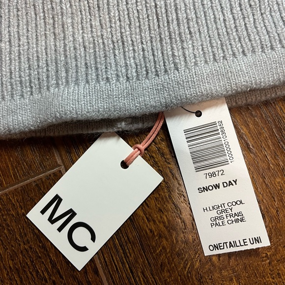 ARITZIA MAIN CHARACTER SNOW DAY BEANIE - Picture 6 of 9